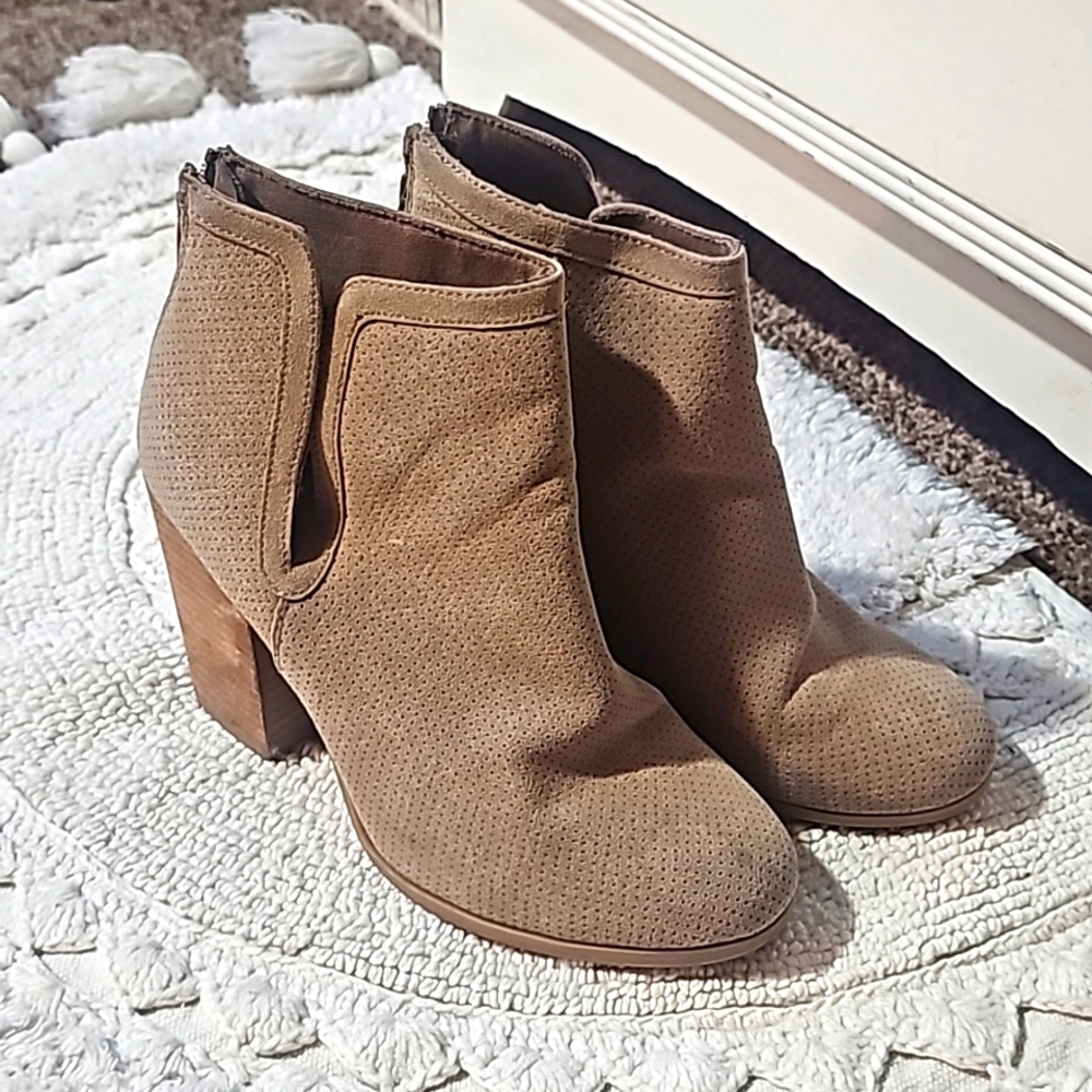 Call it Spring 8.5 ankle booties
